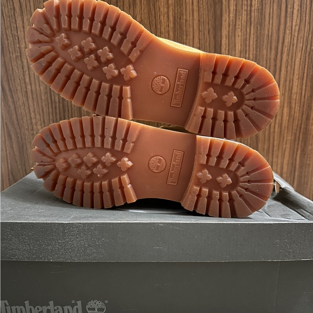 Timberland boots, wheat classic (construction boot). Size 5.5 junior. - Picture 3 of 3